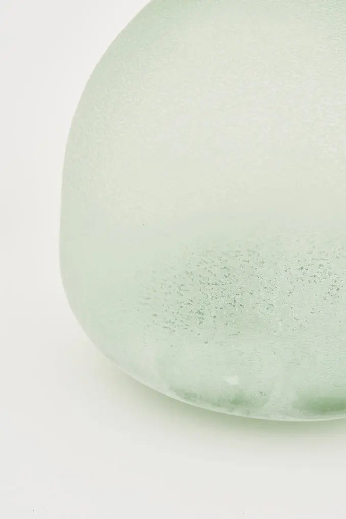 Bouteille ou vase en verre artisanal ø : 21 cm - h: 27 cm
