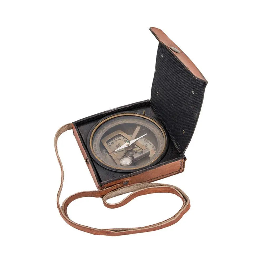 Brújula con estuche de cuero - D838 Batela