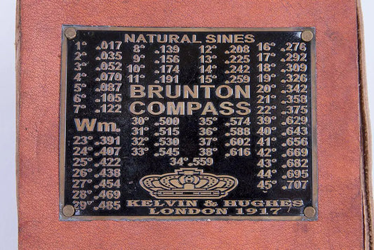 Brújula con estuche de cuero - D838 Batela