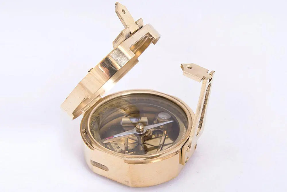 Brújula de latón con espejo - D650 Batela