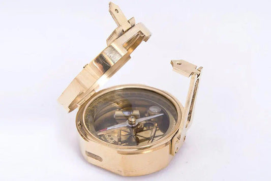 Brújula de latón con espejo - D650 Batela