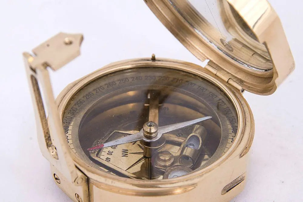 Brújula de latón con espejo - D650 Batela