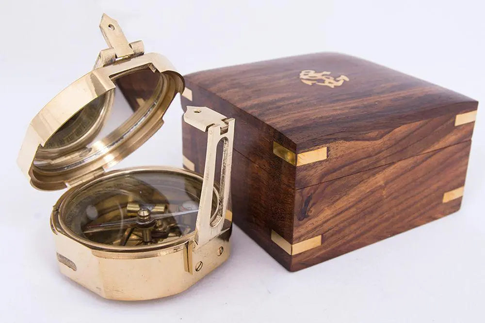 Brújula de latón con espejo - D650 Batela