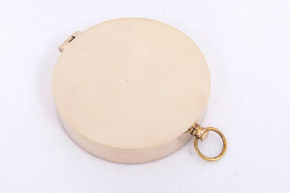 Brújula de latón con tapa - D651 Batela