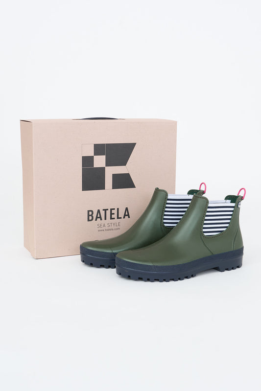 Women's waterproof rain boots or wellies green