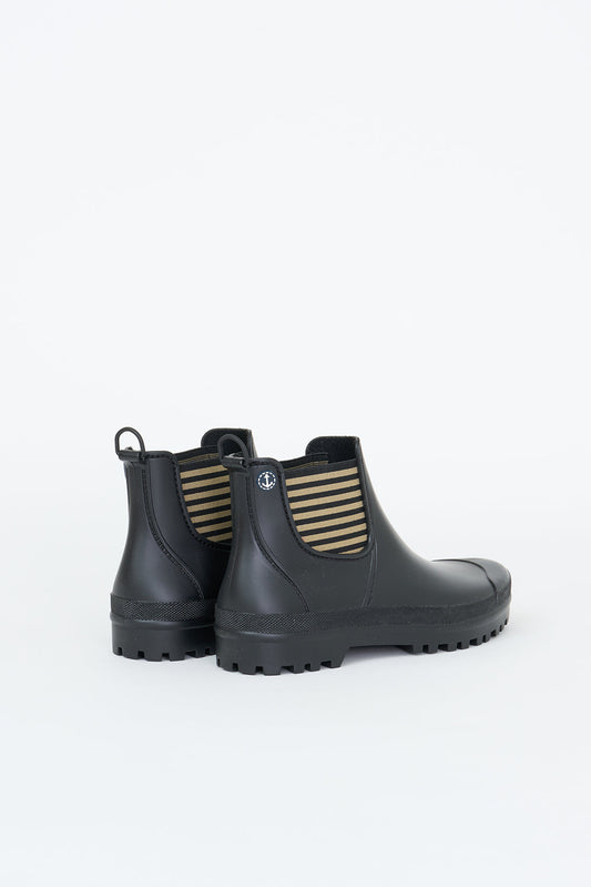 Women's waterproof rain boots or wellie black