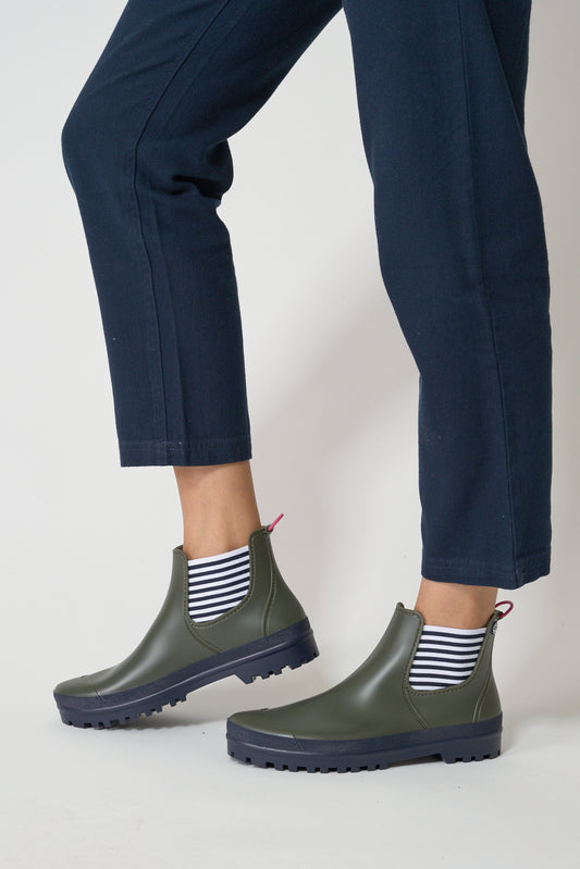 Women's waterproof rain boots or wellies green