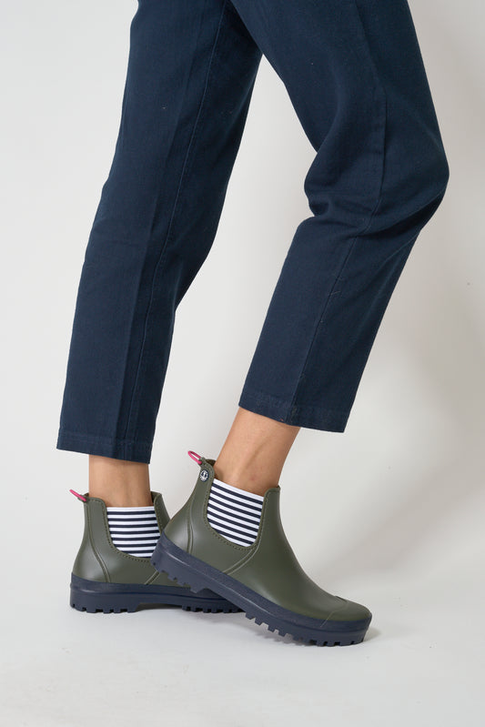 Women's waterproof rain boots or wellies green