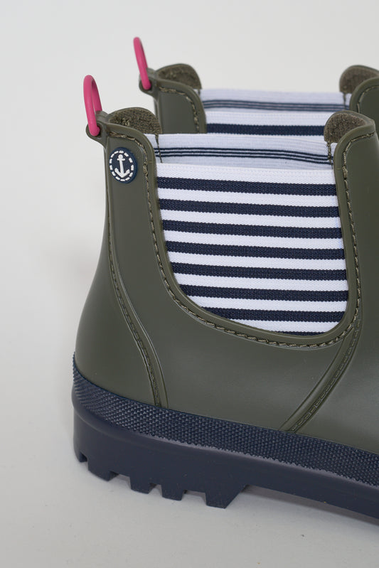 Women's waterproof rain boots or wellies green