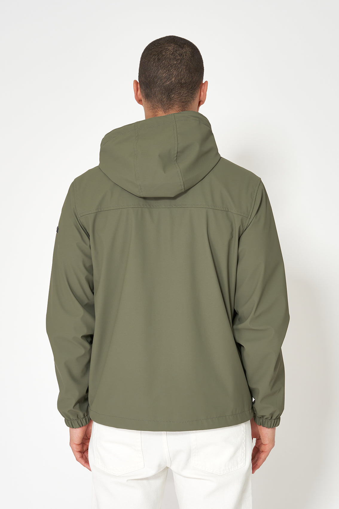 Light sailor raincoat with sleeve coordinates.