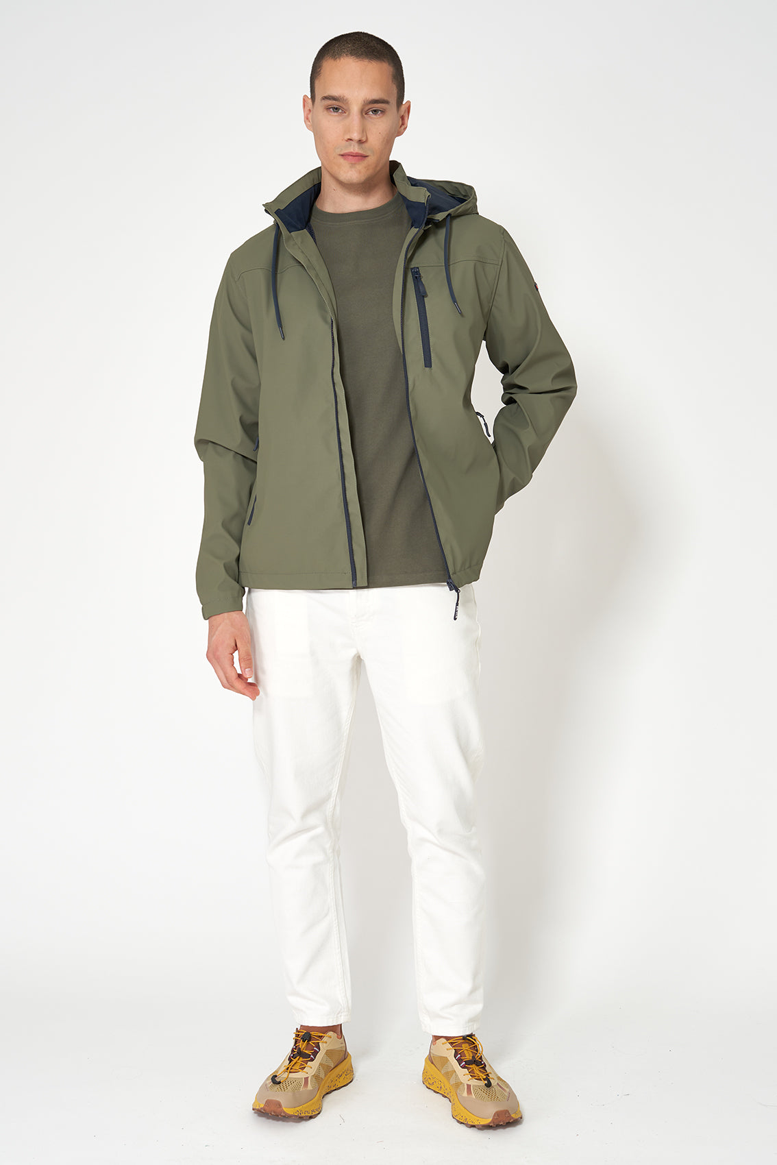 Light sailor raincoat with sleeve coordinates.