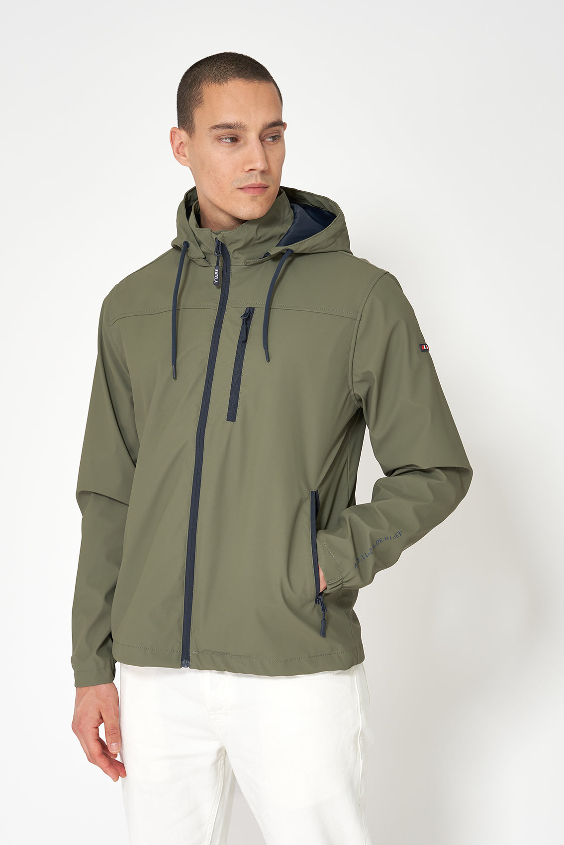 Light sailor raincoat with sleeve coordinates.