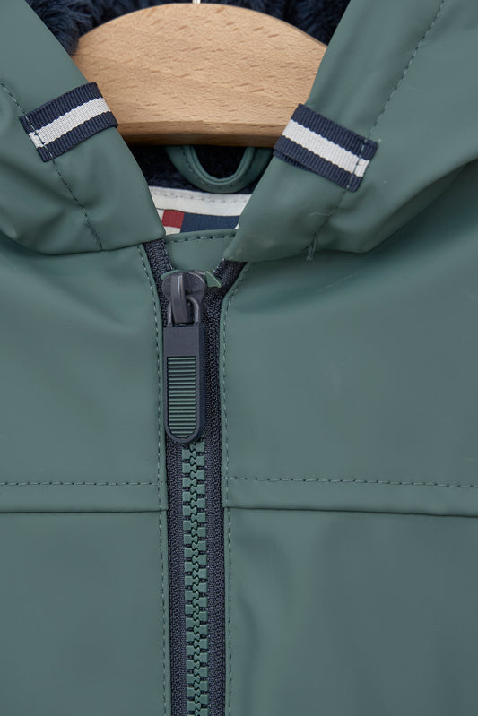 Baby raincoat with pockets and flaps