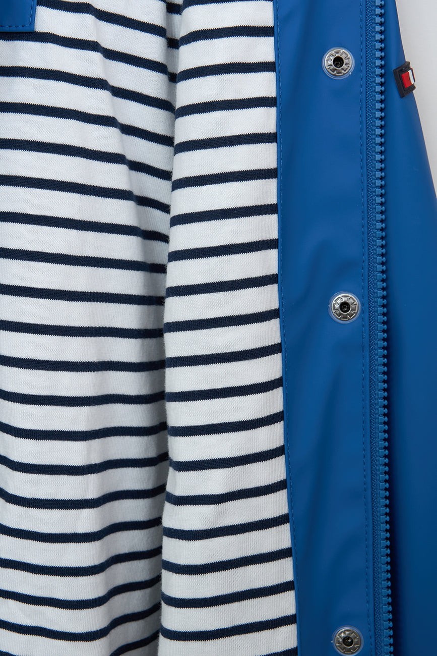 Zira ainguradun botoiekin; barruko forrua kotoizkoa eta marraduna da