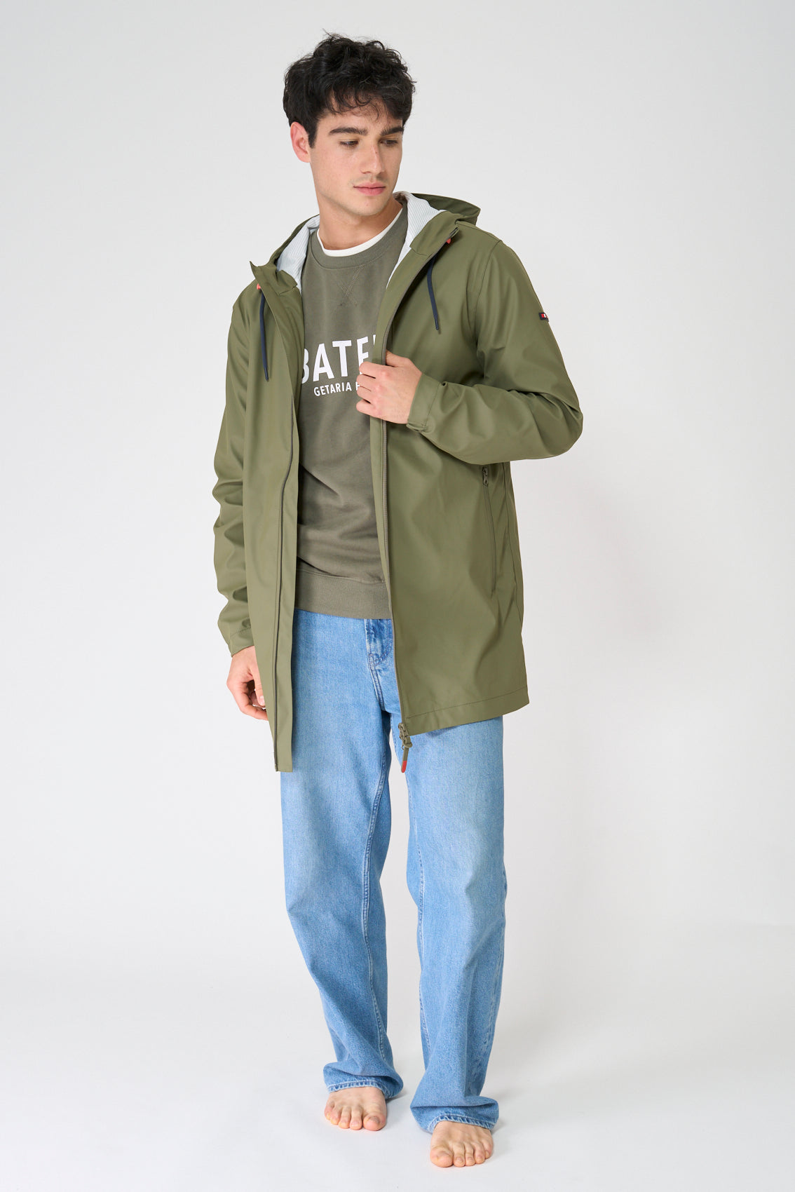 Long lightweight 100% waterproof raincoat