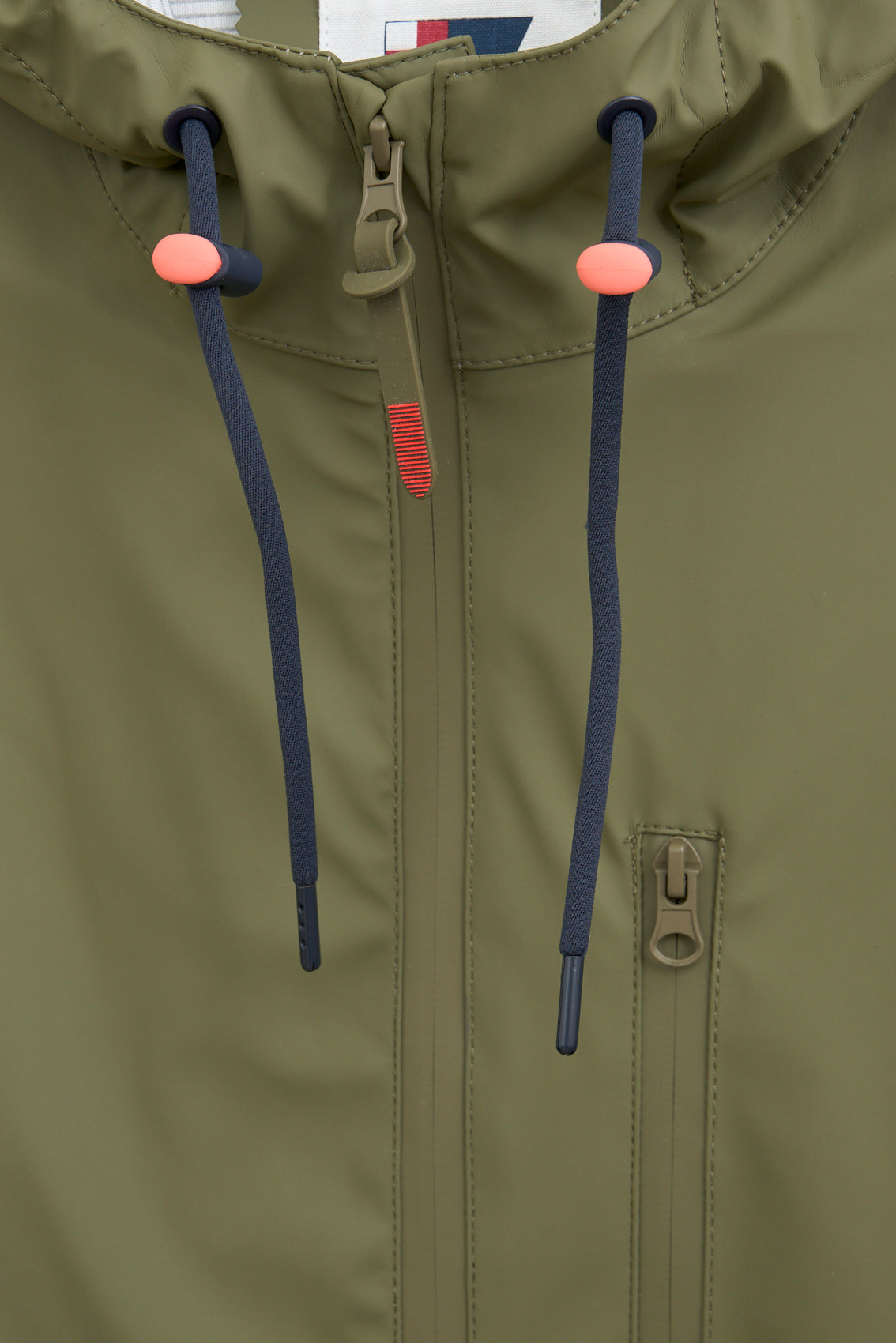 Long lightweight 100% waterproof raincoat