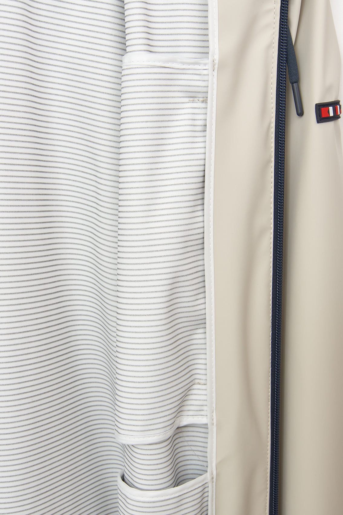 Long lightweight 100% waterproof raincoat