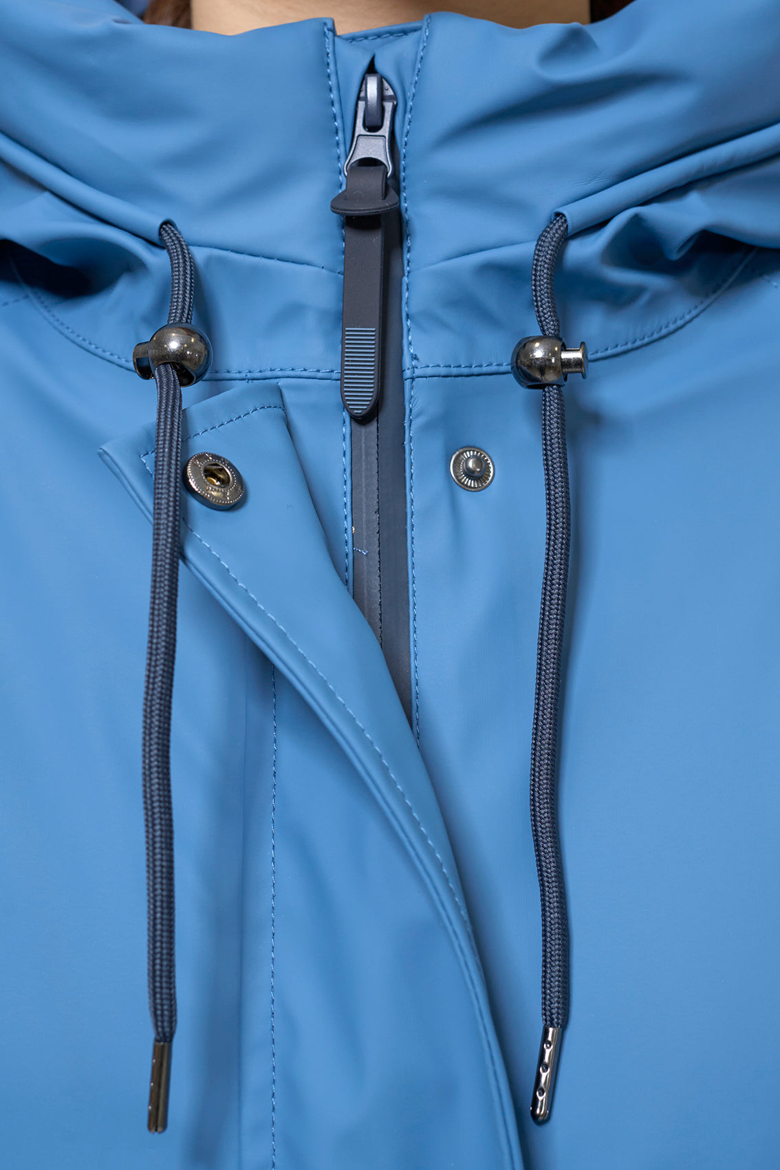 Polyurethane raincoat with striped lining