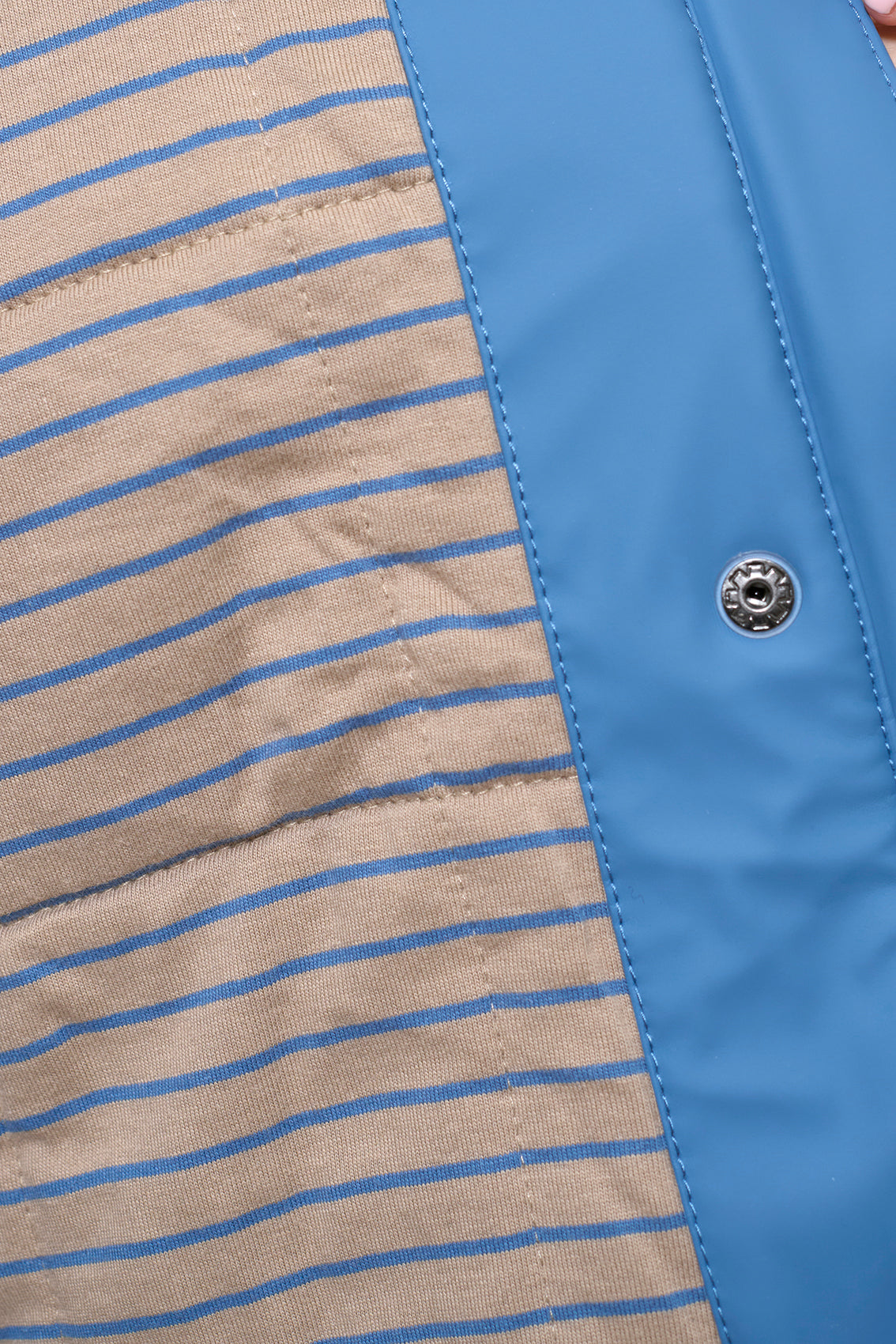 Polyurethane raincoat with striped lining