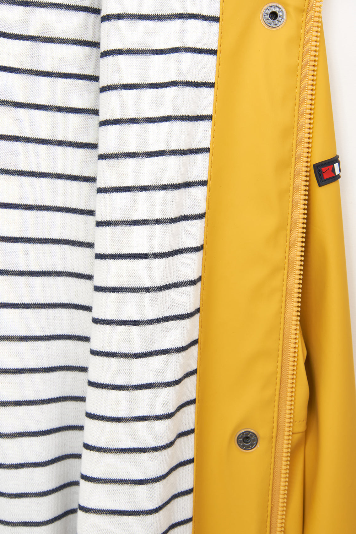 Chubasquero impermeable corte amplio