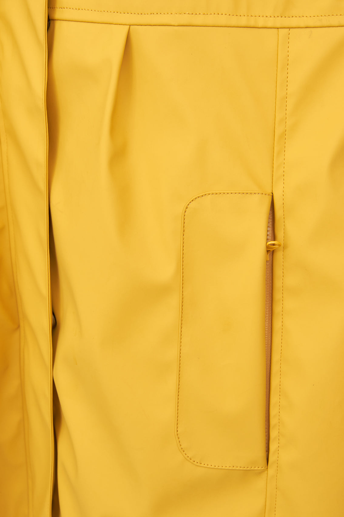 Chubasquero impermeable corte amplio