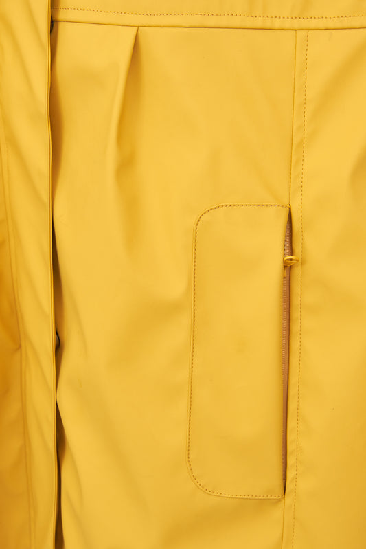 Chubasquero impermeable corte amplio