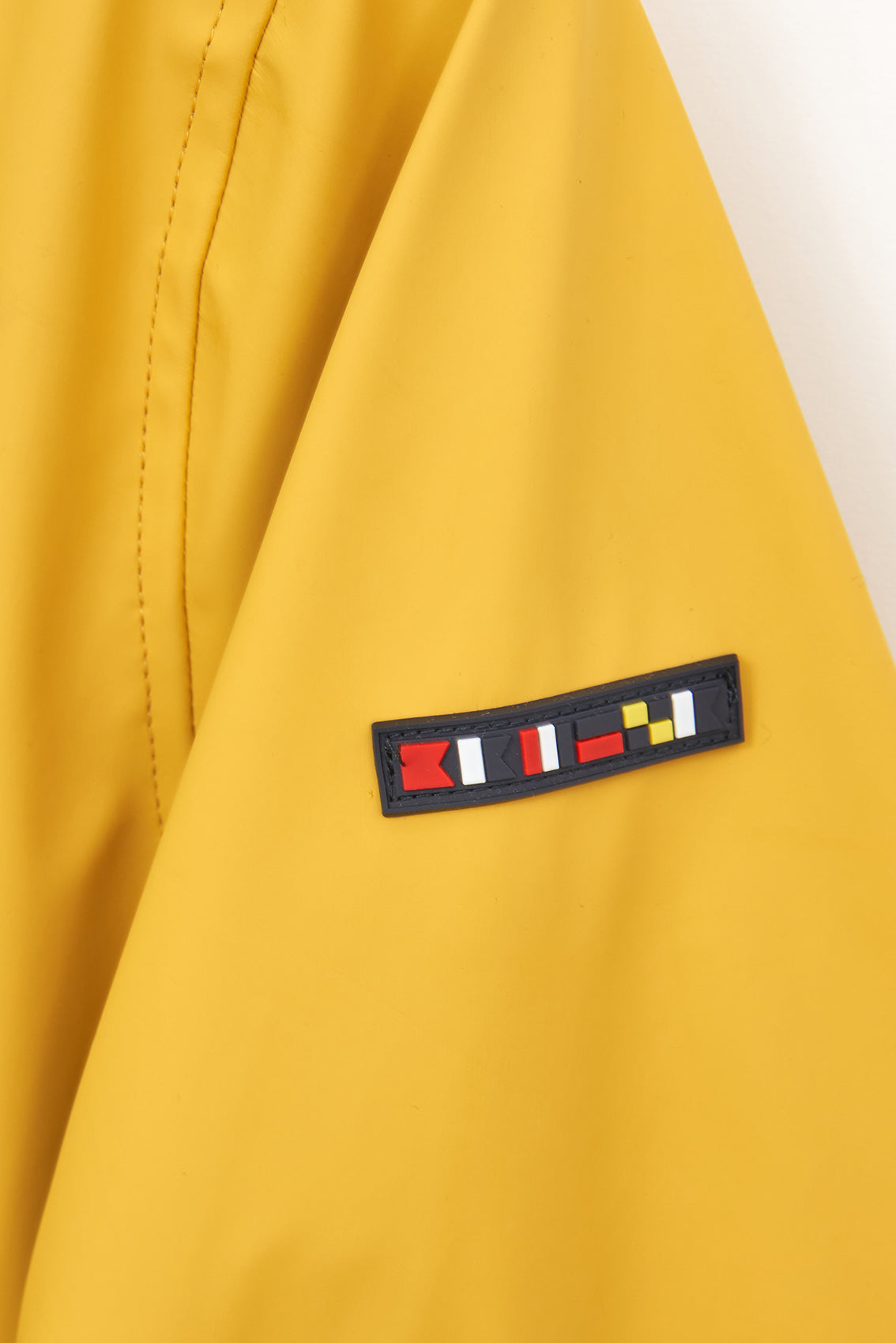 Chubasquero impermeable corte amplio