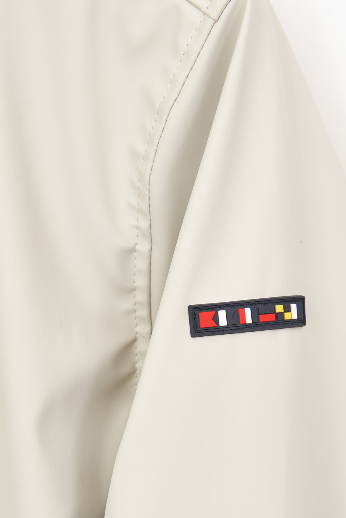 Chubasquero 100% impermeable con forro de rayas