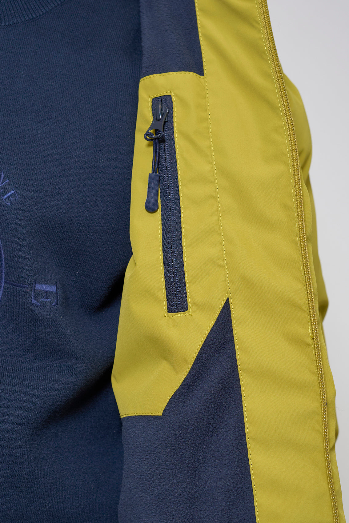 Short, 100% waterproof puffer jacket