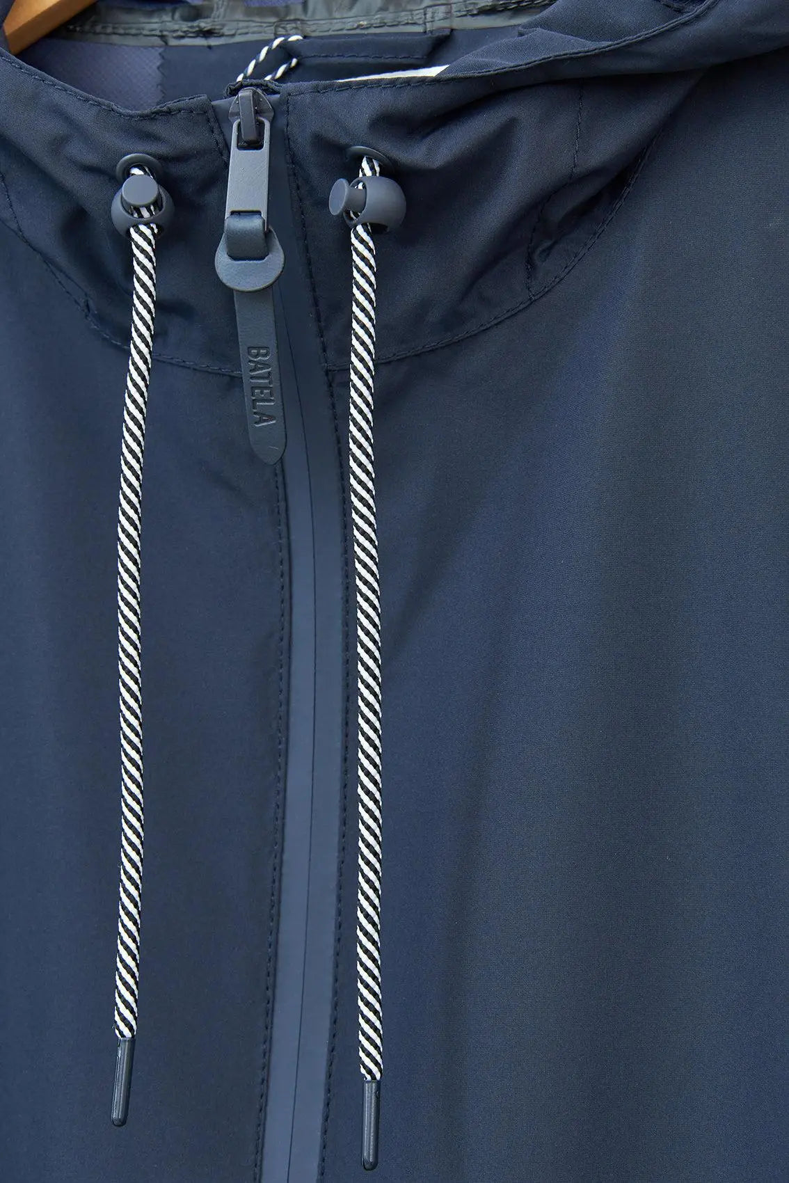 Chubasquero sin forro con costuras selladas 100% Impermeable
