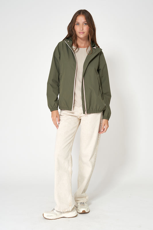 Chaqueta corta técnica 100% impermeable packable