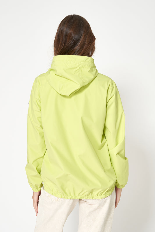 Chaqueta corta técnica 100% impermeable packable