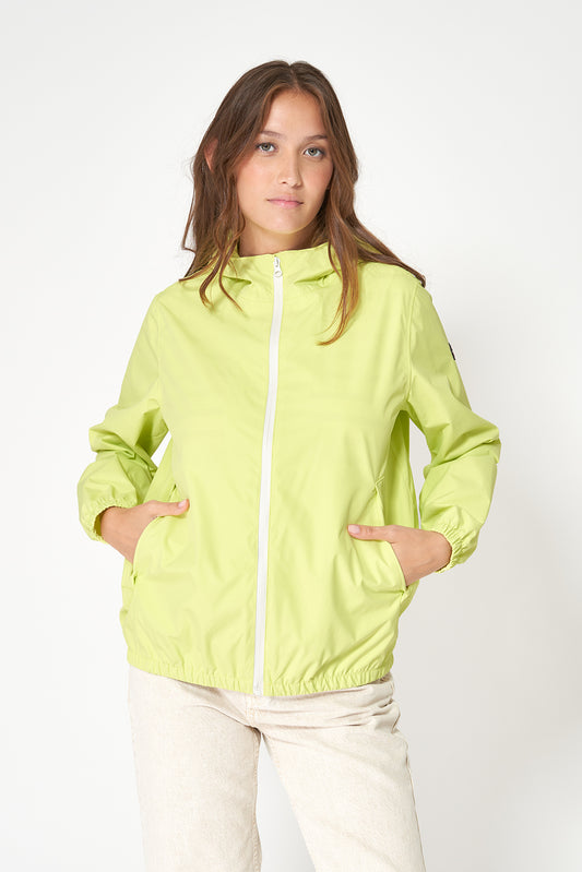 Chaqueta corta técnica 100% impermeable packable