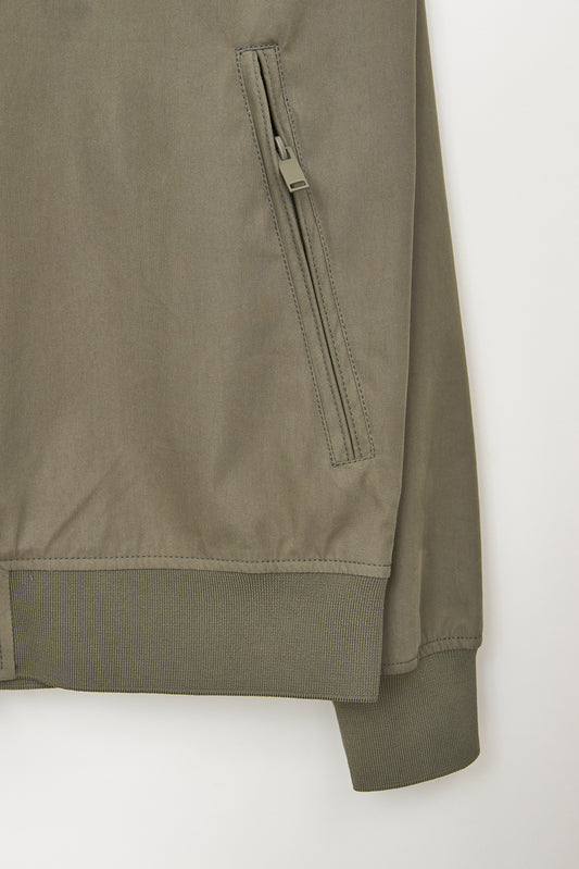 Cazadora tipo bomber de algodón 100% impermeable