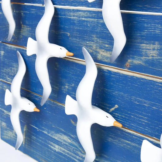 Wooden box with white birds - D2270