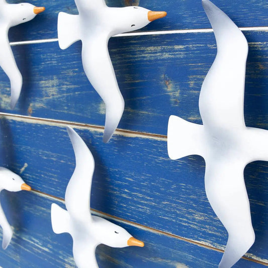 Wooden box with white birds - D2270