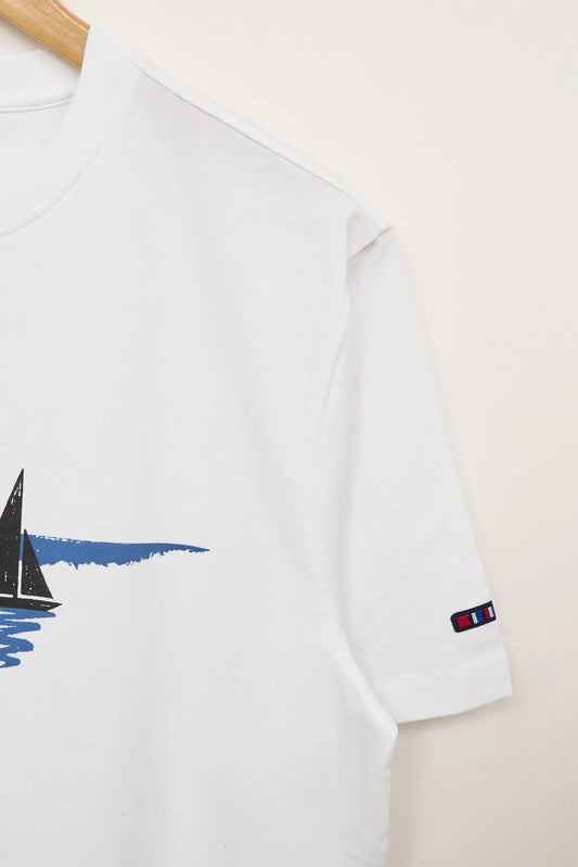 Iker Aiestaranek diseinatutako serigrafia duen kamiseta