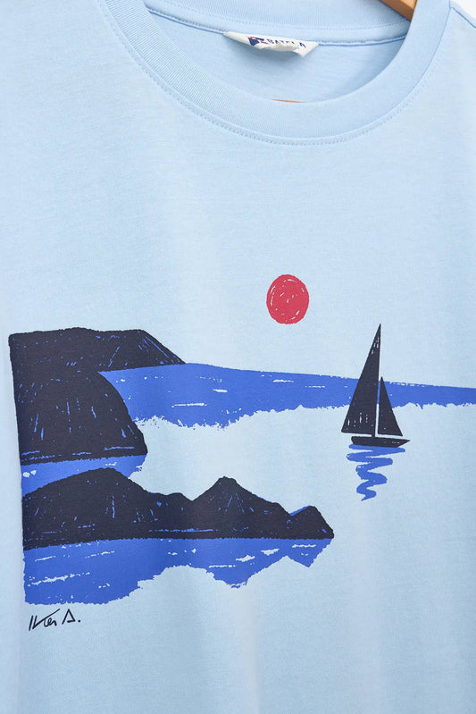 Iker Aiestaranek diseinatutako serigrafia duen kamiseta