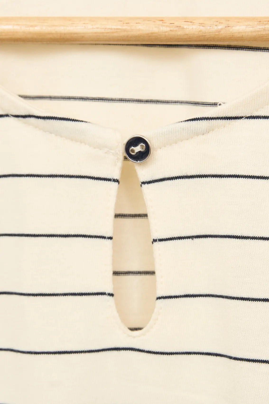 Fine striped crew neck T-shirt