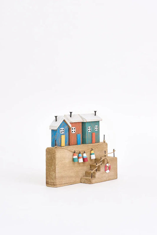 Casitas de puerto decorativas en colores vivos. Batela