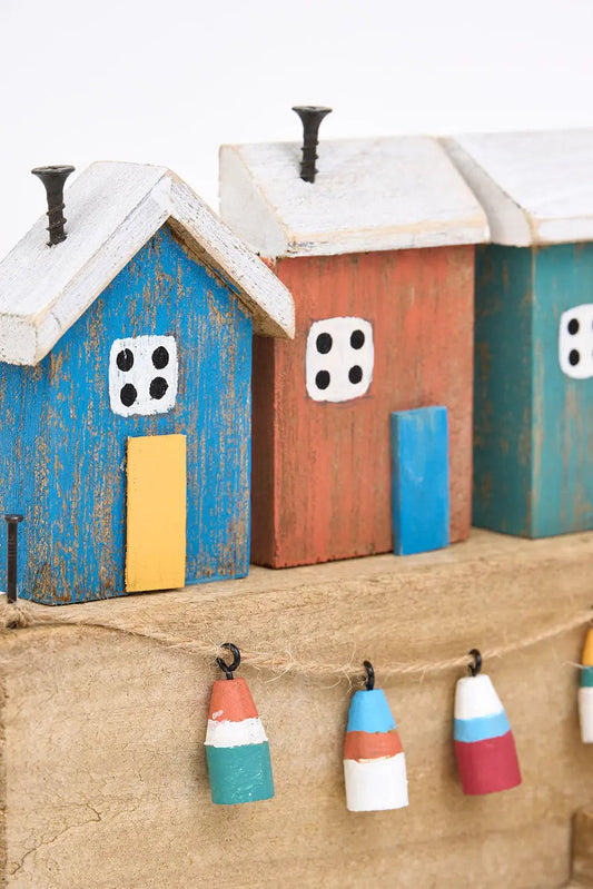 Casitas de puerto decorativas en colores vivos. Batela 