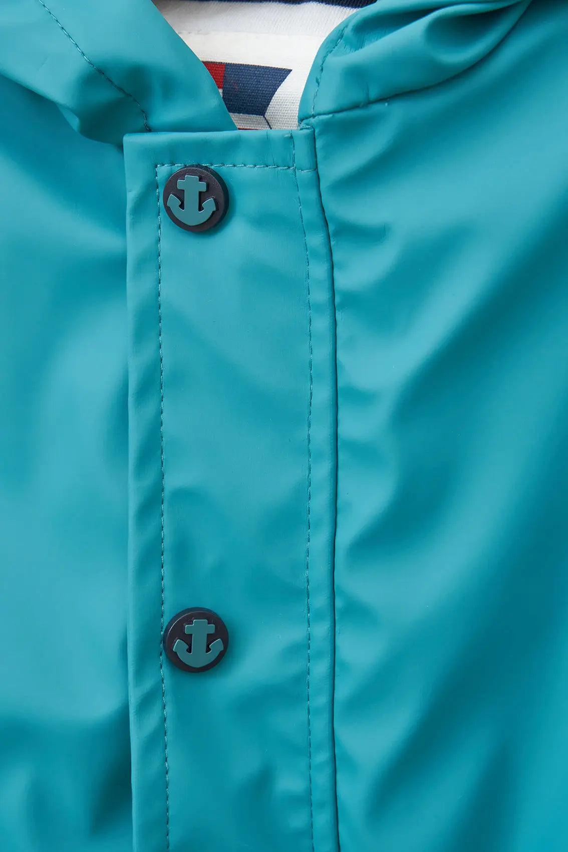 Ciré iconique, doublé jersey rayé et fermeture zippée