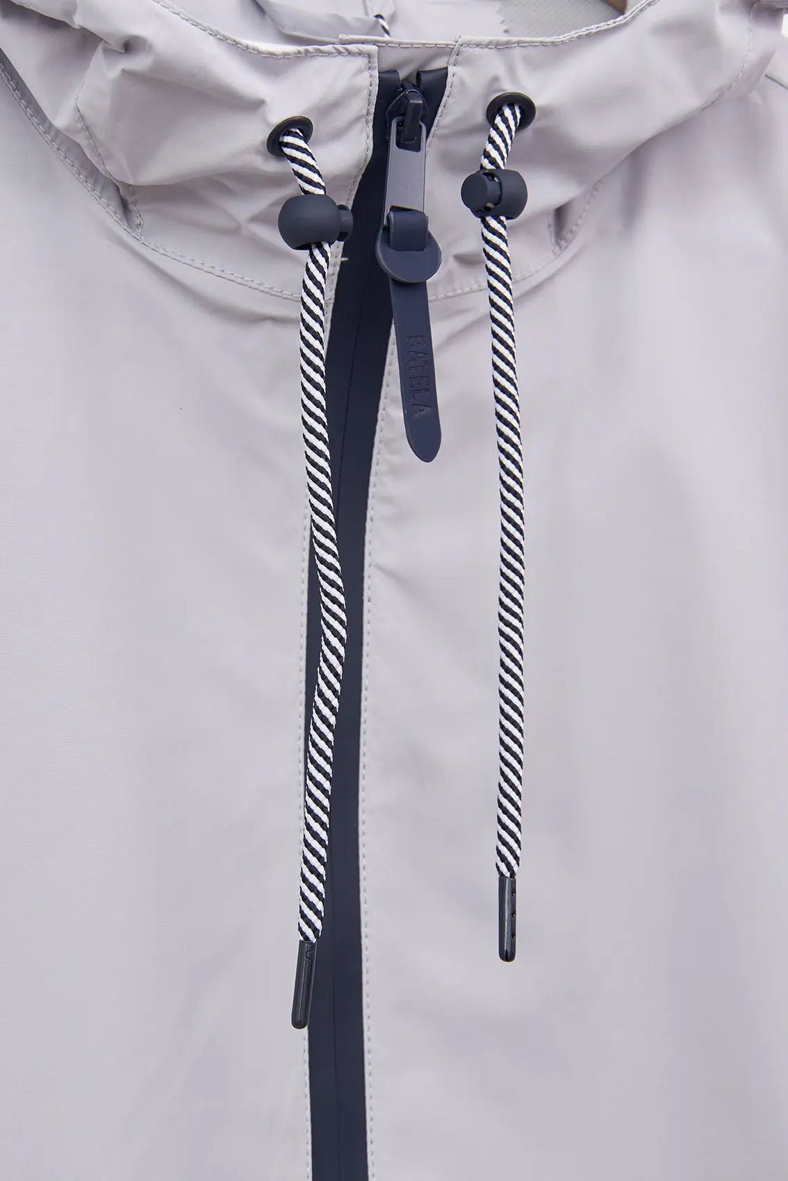 Chubasquero sin forro con costuras selladas 100% Impermeable