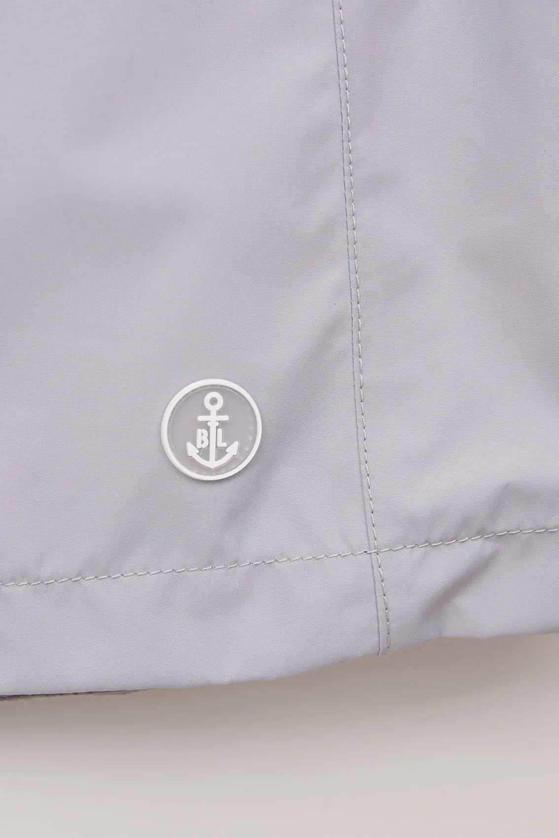 Chubasquero sin forro con costuras selladas 100% Impermeable