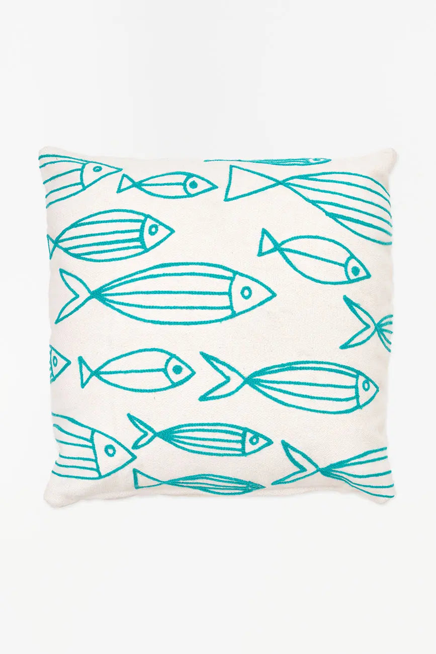 Cojín con peces bordados en algodón