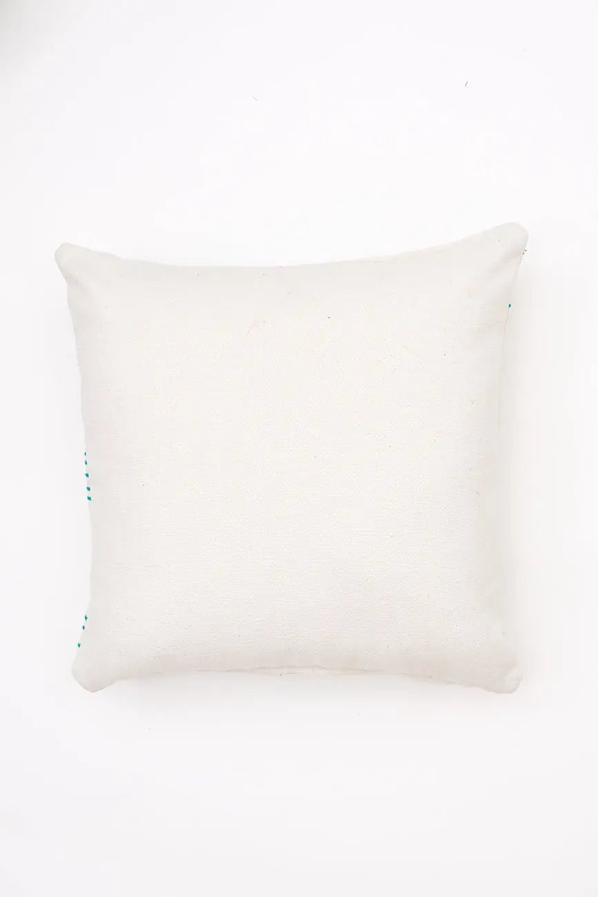 Cojín con peces bordados en algodón