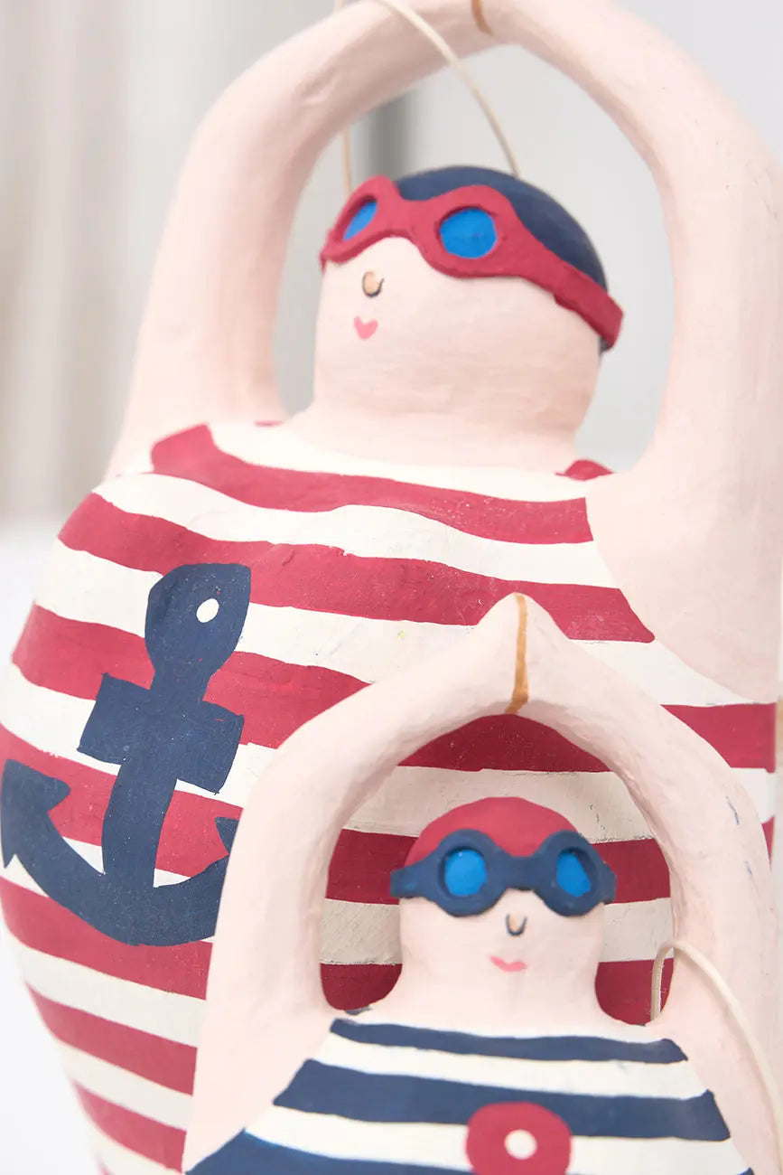 Colgante de bañista de época en papel maché