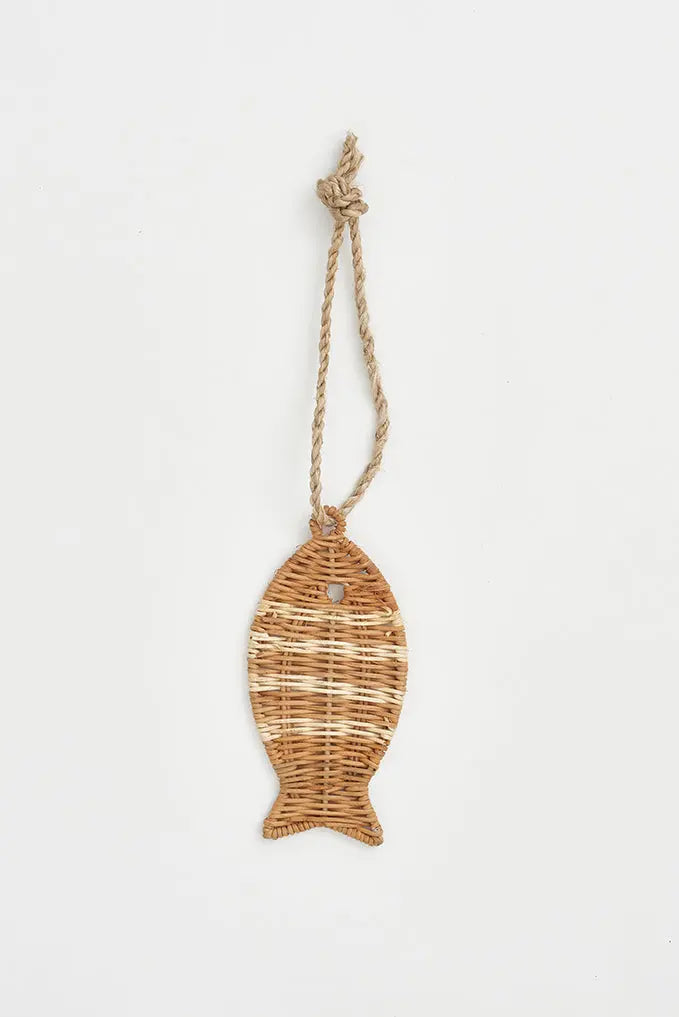 Colgante de ratán con forma de pez