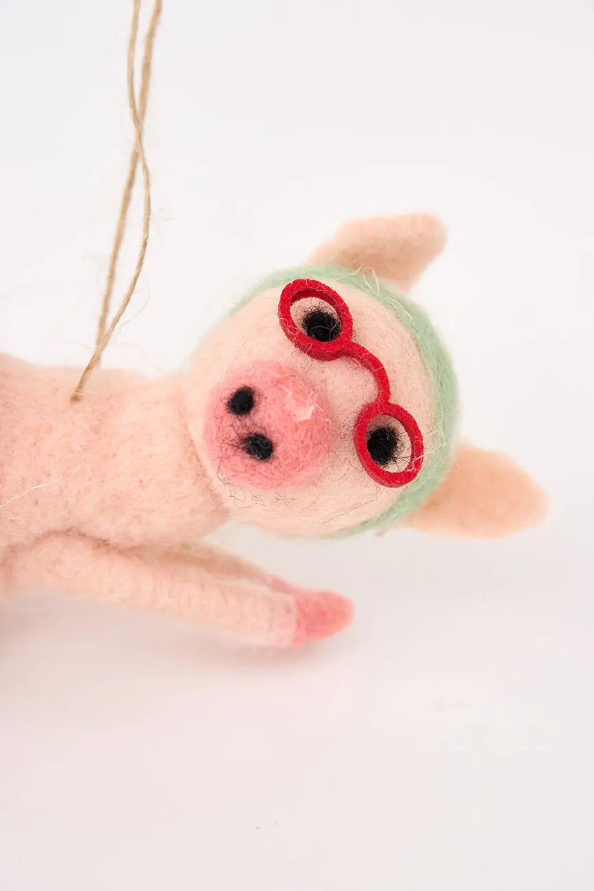 Colgante navideño en fieltro cerdita nadadora