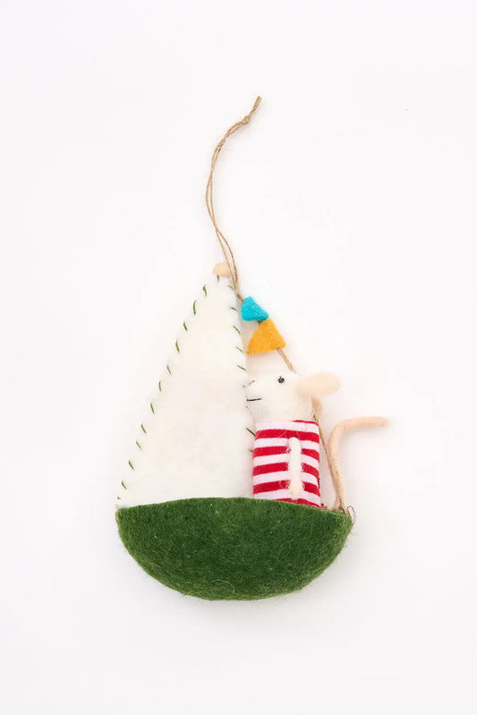 Colgante para árbol navidad en fieltro con ratón en barca verde